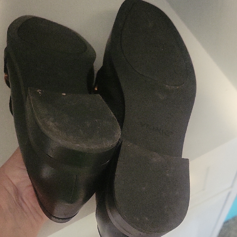 Vionic Sz7.5 Black Leather Slip-On Loafers with Gold Chain Accent - Picture 7 of 7